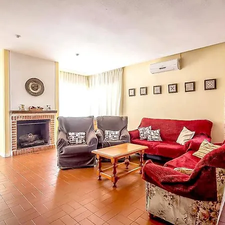 Villa Spacious With Private Pool In Valdecaballeros