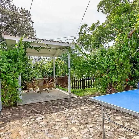 Spacious With Private Pool In