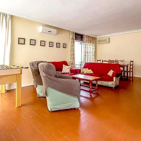 Spacious With Private Pool In Villa