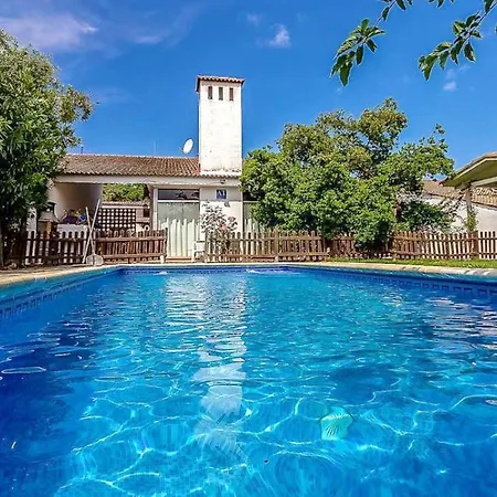 Villa Spacious With Private Pool In *