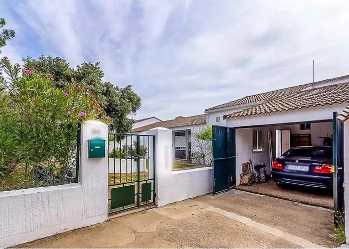 Spacious With Private Pool In