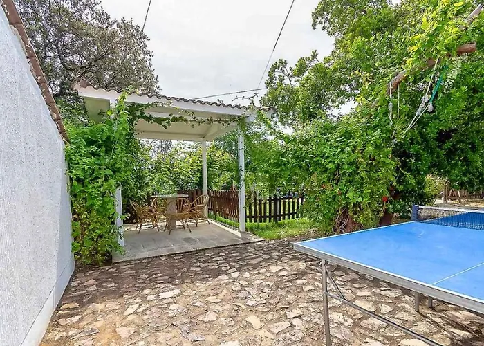 Spacious With Private Pool In