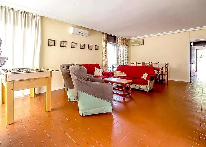 Spacious With Private Pool In Villa