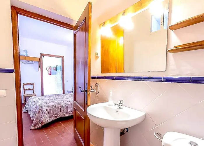 Villa Spacious With Private Pool In *