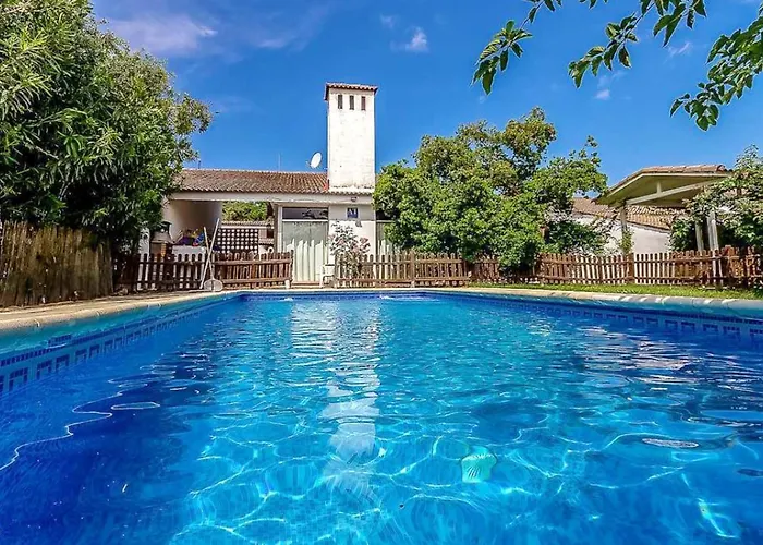 Villa Spacious With Private Pool In *